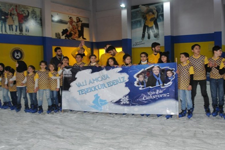 Mardin'de buz pisti yoğun ilgi gördü